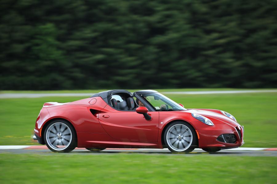 Alfa Romeo 4C Spider (960) 2015 года  (WW) (фото 17 из 59)